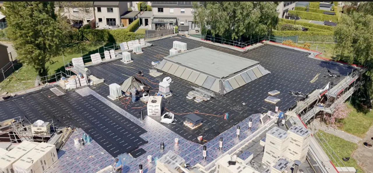 Rénovation toiture Athénée royal · Welkenraedt
